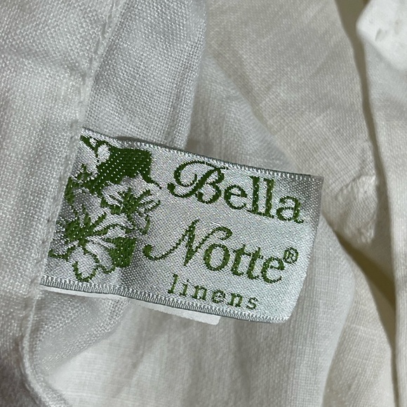 Bella Notte Elegant White Ruffled Pillowcase - Picture 5 of 8